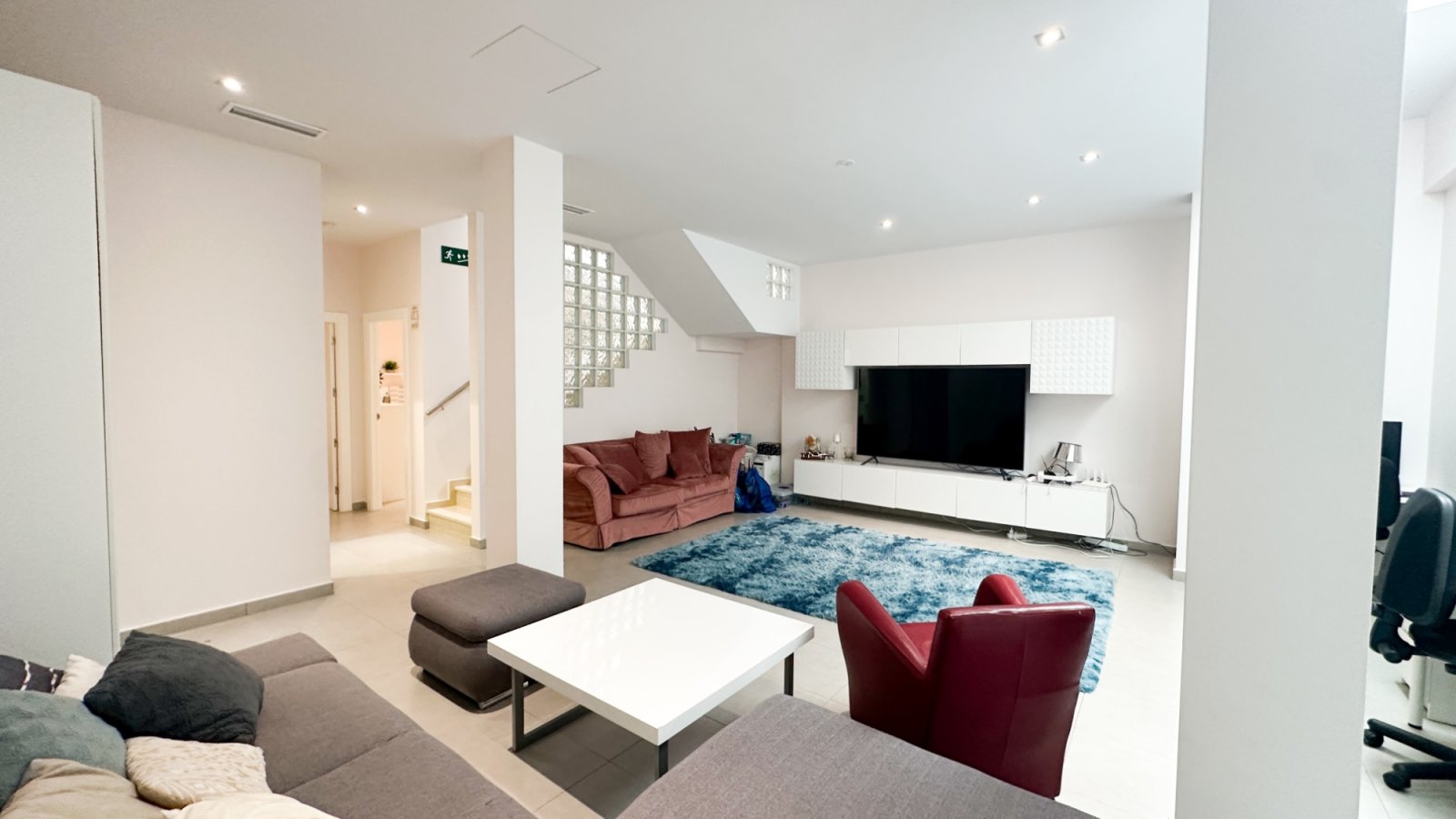 



Spektakuläre, moderne freistehende Villa in der begehrten Gegend von Aguas Nuevas (Torrevie