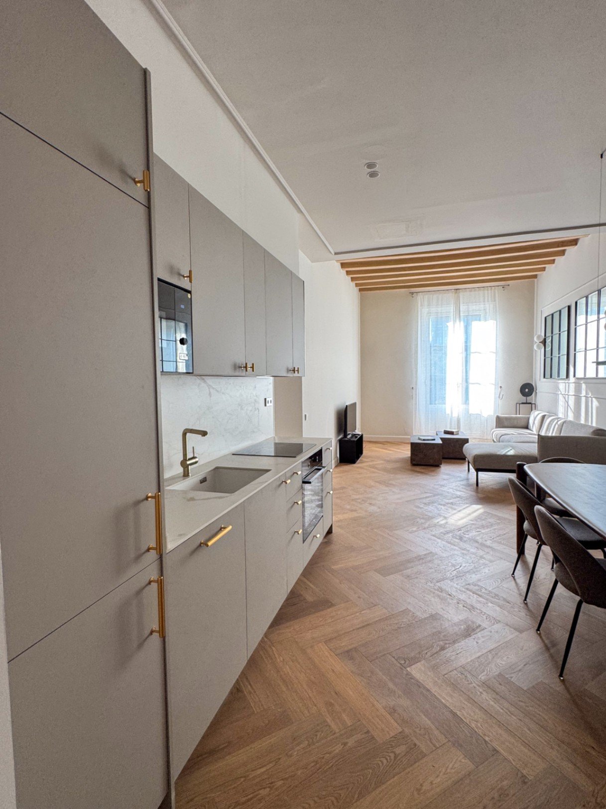 Einige Wohnungen könnten überall sein. BCN 1840 kann nur in Barcelona sein. Happy Expat Homes präsentiert Ihnen in Zusammenarbeit mit Buyer Side S