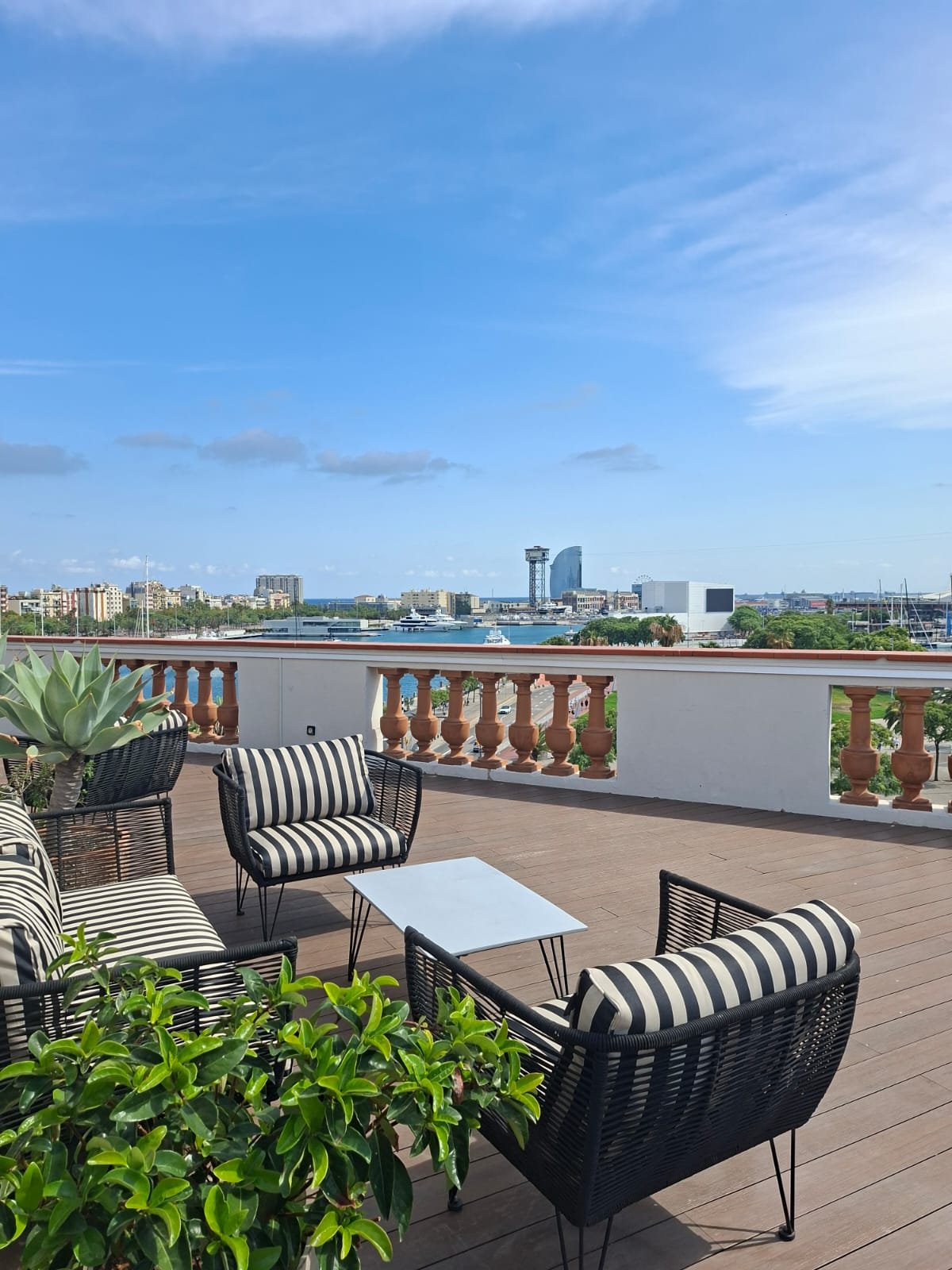 Einige Wohnungen könnten überall sein. BCN 1840 kann nur in Barcelona sein. Happy Expat Homes präsentiert Ihnen in Zusammenarbeit mit Buyer Side S
