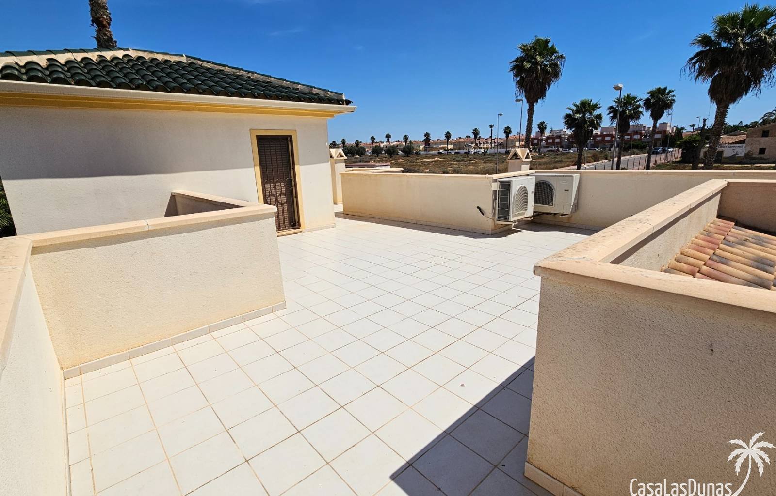 Wir sind stolz, Ihnen diese prächtige, perfekt gepflegte traditionelle spanische Villa anbieten zu können, die in einer prestigeträchtigen Gegend der