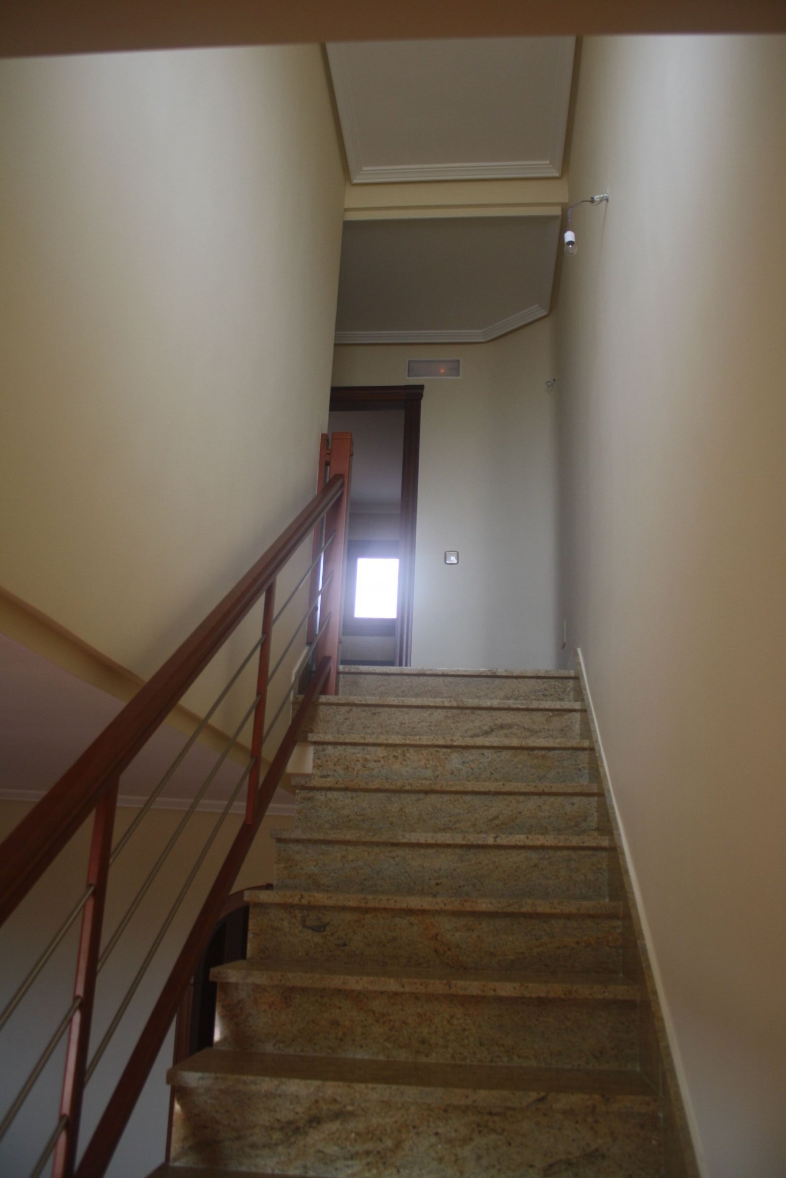 In der charmanten Stadt Torrevieja gelegen, bietet dieses Reihenhaus eine einzigartige Gelegenheit, das Leben an der Costa Blanca zu genießen. Mit nu