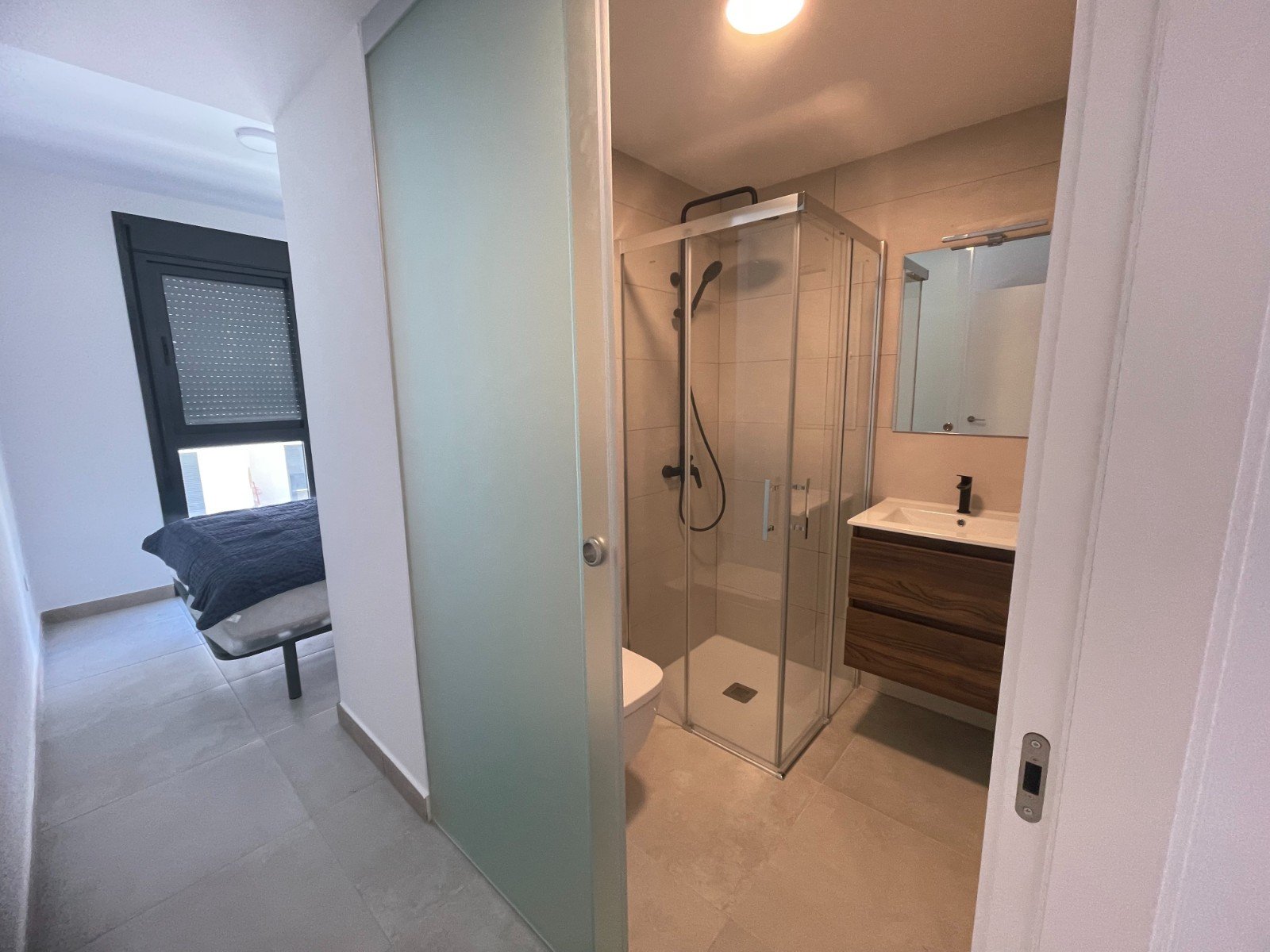 This South Facing, Two Bedroom, Top Floor Corner Apartment in Villamartin is located within a 10 minute walk of a main chain supermarket, JYSK furni