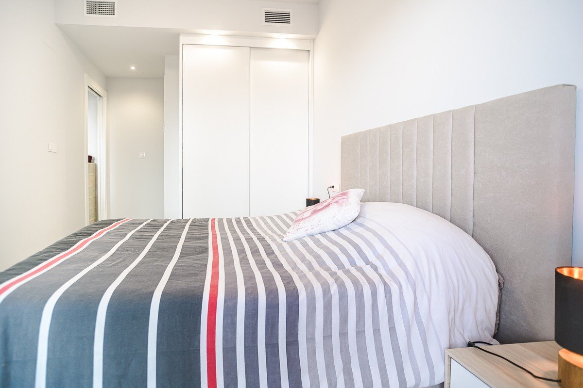 Modernes Penthouse mit riesigem Solarium in Orihuela Costa zu verkaufen Entdecken Sie dieses atemberaubende, nahezu neue Penthouse im Herzen von Ori