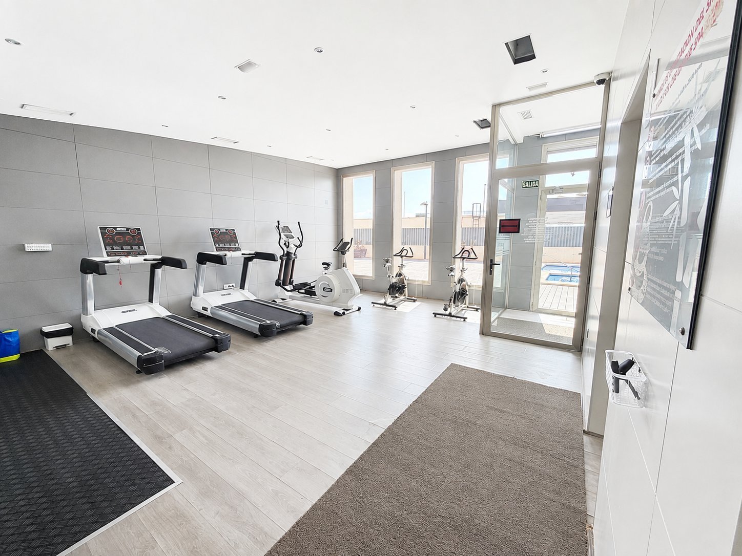 Don’t miss this fantastic opportunity to own a beautiful modern apartment in the highly sought-after and ever-popular area of Los Dolses. 