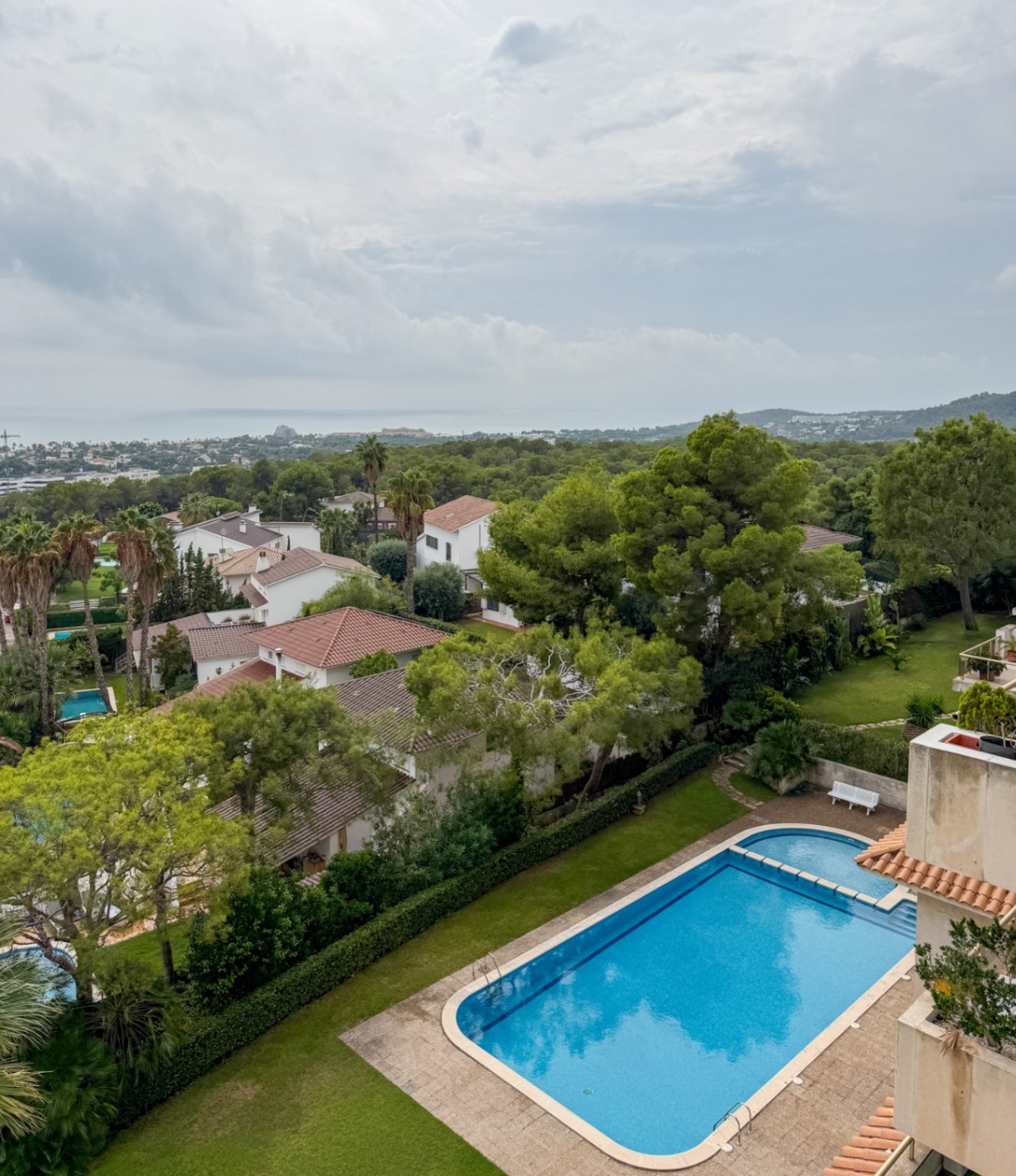 Wunderschöne Meerblickwohnung in Sitges – Temporäre Vermietung Genießen Sie das Beste von Sitges in dieser geräumigen, komplett ausgestatteten 3-Z