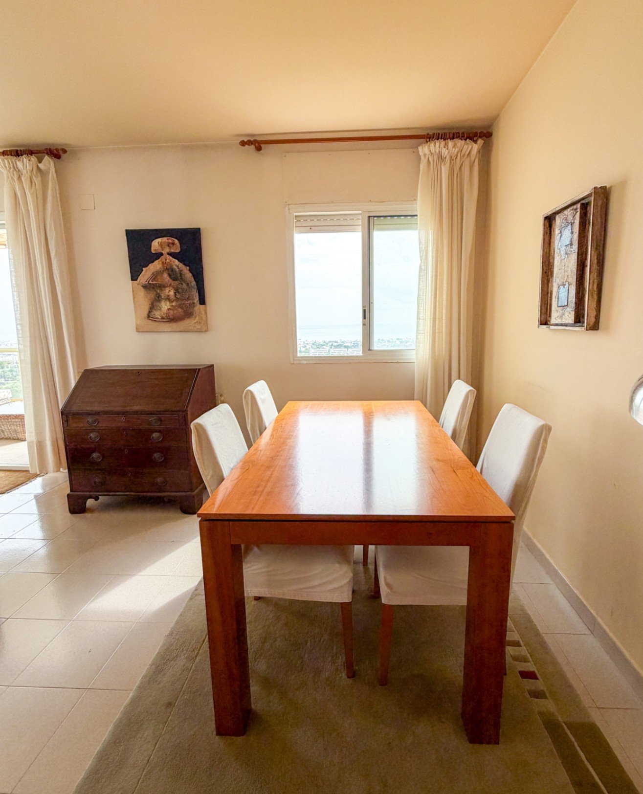 Wunderschöne Meerblickwohnung in Sitges – Temporäre Vermietung Genießen Sie das Beste von Sitges in dieser geräumigen, komplett ausgestatteten 3-Z