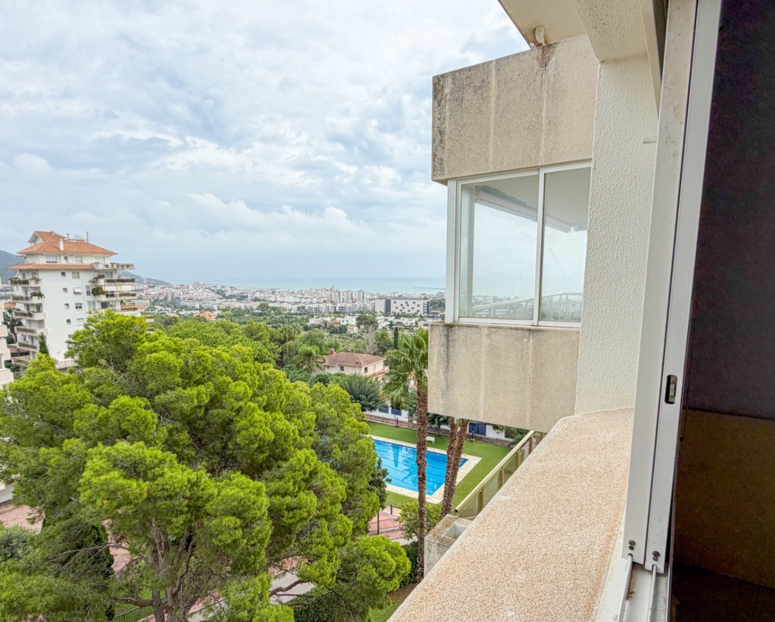 Wunderschöne Meerblickwohnung in Sitges – Temporäre Vermietung Genießen Sie das Beste von Sitges in dieser geräumigen, komplett ausgestatteten 3-Z