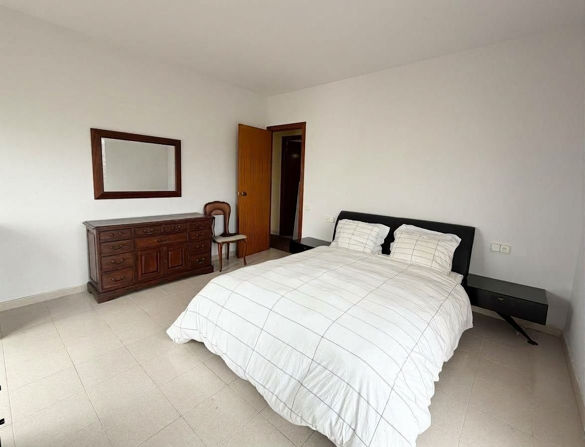 Wunderschöne Meerblickwohnung in Sitges – Temporäre Vermietung Genießen Sie das Beste von Sitges in dieser geräumigen, komplett ausgestatteten 3-Z