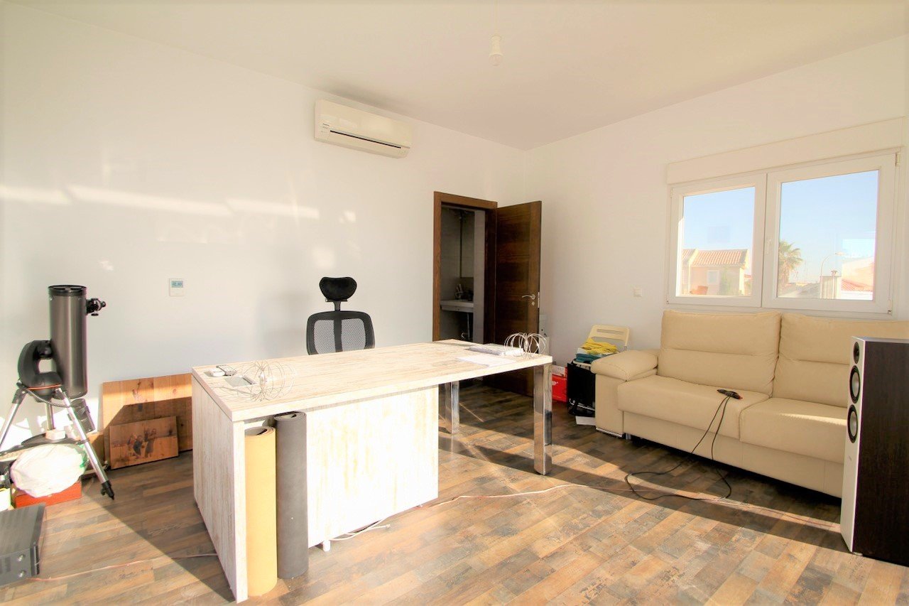 Detached villa on large plot with views down to the sea

Renovated and well-maintained villa on a plot of 1.254 m2 with a