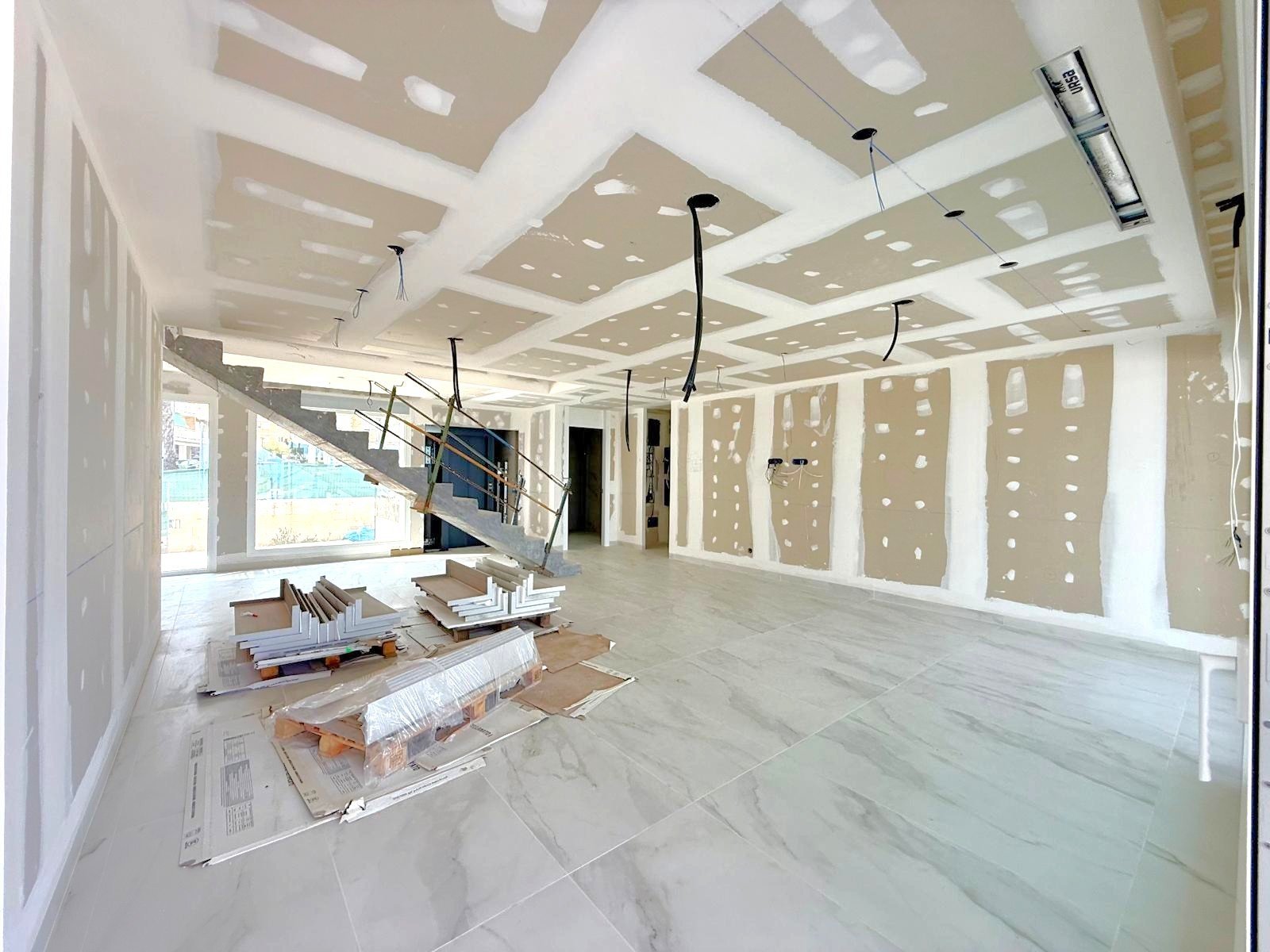 First line luxury villa under construction in Punta Prima
The first line plot of 1100 m2 with superb views over the Mediterranean sea 
