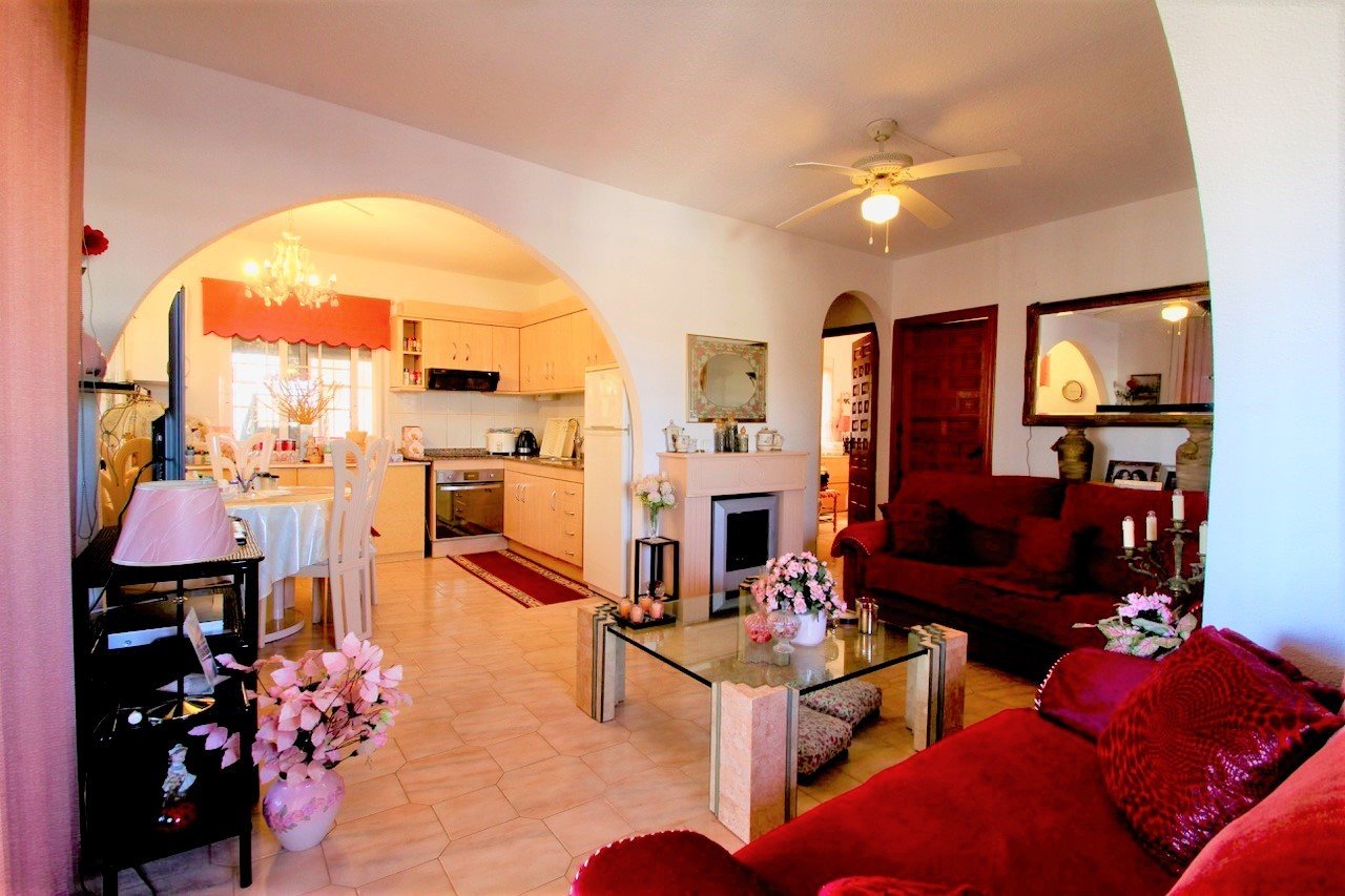 Detached villa with panoramic views
Detached villa with panoramic views over the surrounding area located in Villamartin
The pro