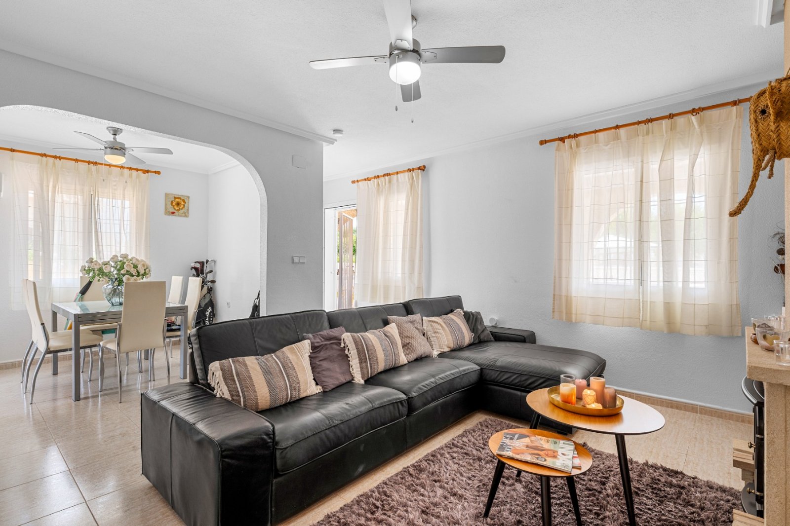 Detached villa with private pool for sale near Alicante | Quiet villa neighborhood | Costa Blanca
Palmhouses proudly presents this excell