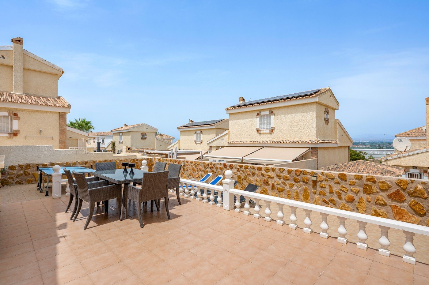 Detached villa with private pool for sale near Alicante | Quiet villa neighborhood | Costa Blanca
Palmhouses proudly presents this excell