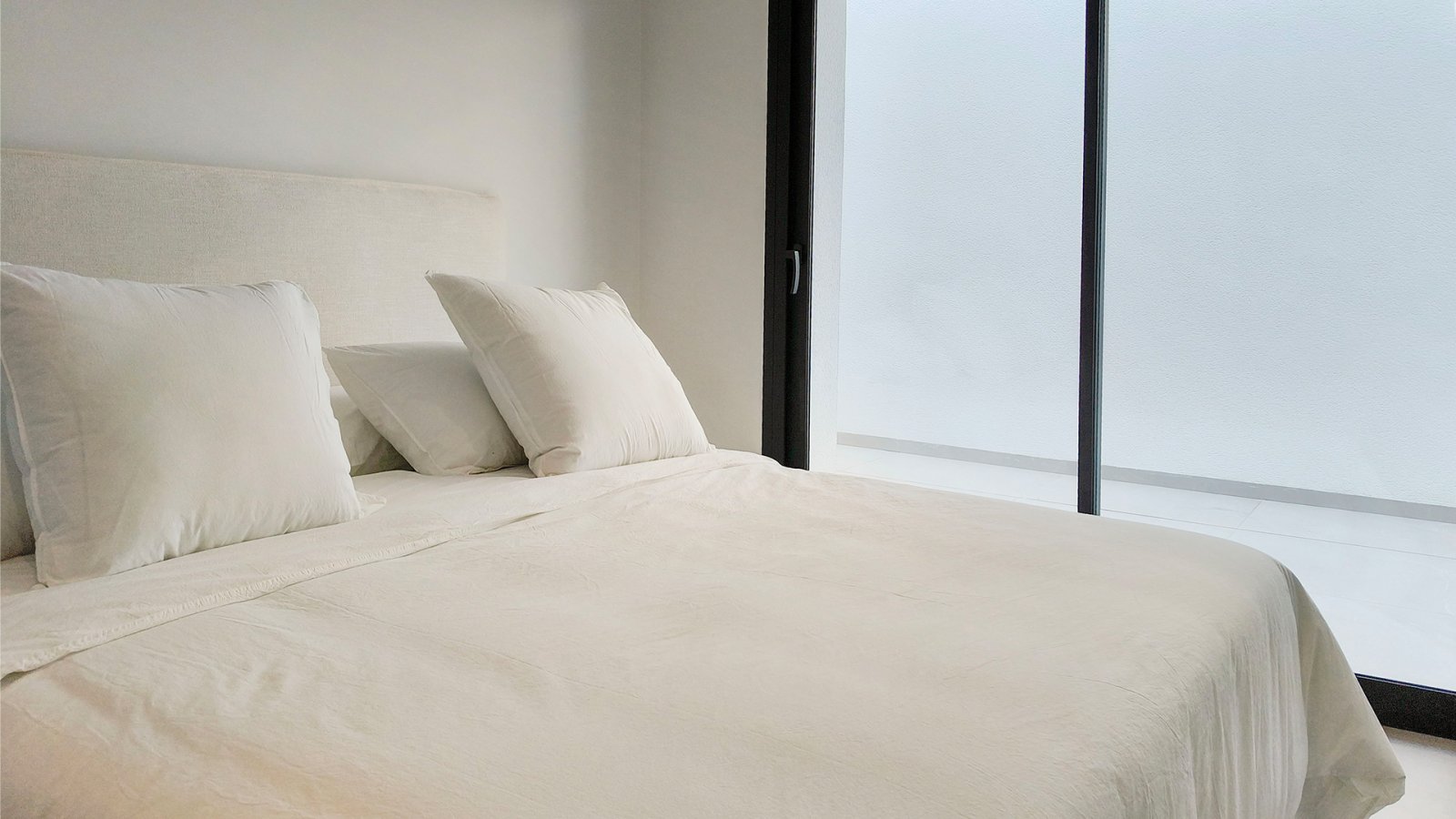 In der prestigeträchtigen Gegend von Ciudad Quesada gelegen, bietet diese freistehende Immobilie eine exklusive Umgebung mit Meerblick. Entworfen für