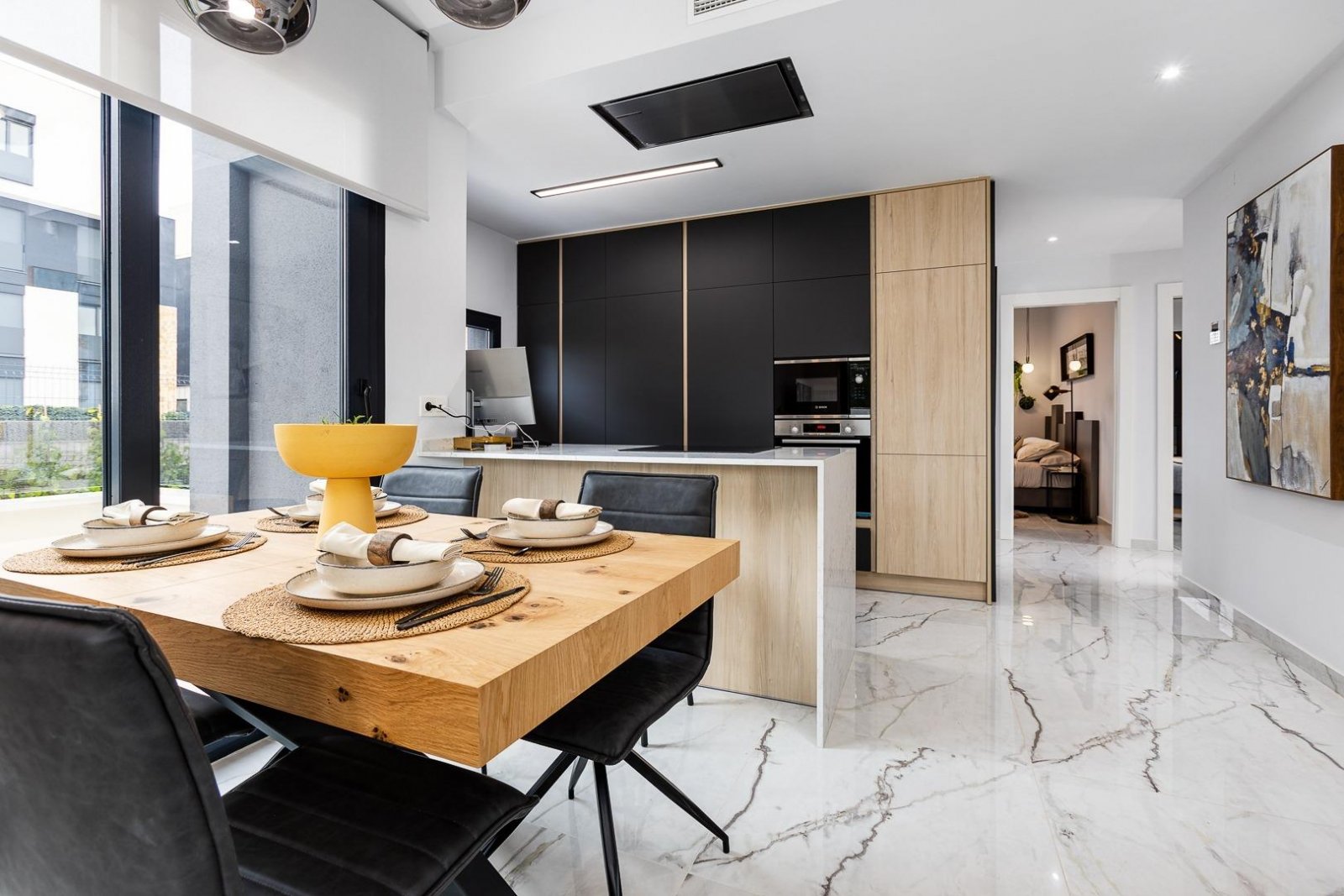  In der prestigeträchtigen Gegend von Ciudad Quesada gelegen, bietet dieses freistehende Chalet ein exklusives Wohnerlebnis. Entworfen für diejenigen,