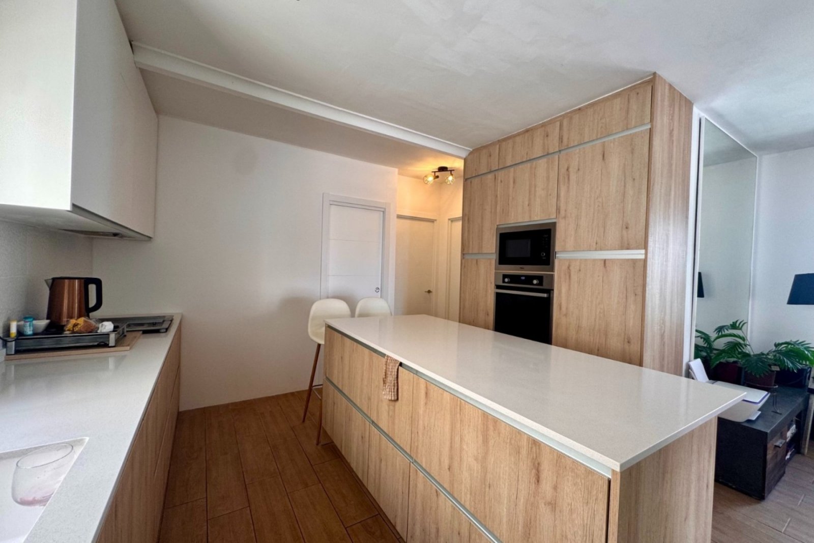   This modernized villa enjoys a calm and sunny location within a 5 minute walk from all services and amenities.&amp;#13;&amp;#13;
The spaci