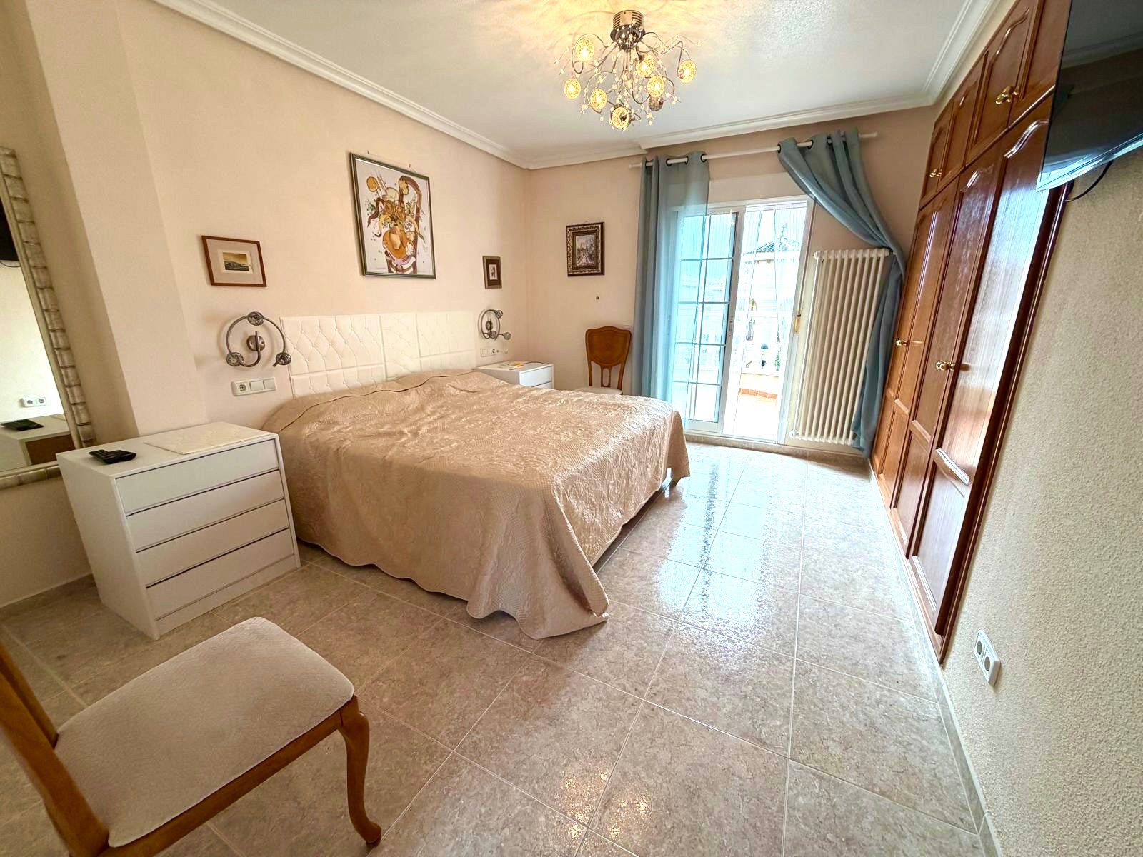 

Geräumige und geschmackvoll eingerichtete freistehende Villa in der Nähe von Villamartín, im Gemeindegebiet von San Migu