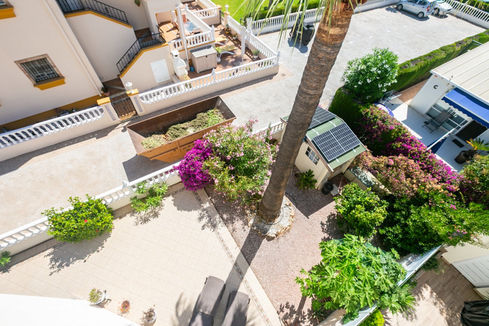  Entdecken Sie diesen wunderschönen Bungalow im Obergeschoss in der beliebten Wohnanlage Residencial Jerez in Playa Flamenca, einer der begehrtesten W
