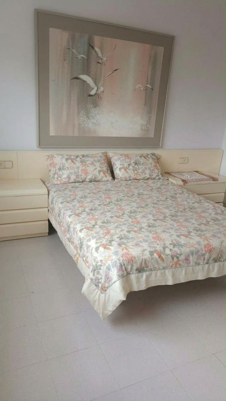 Beeindruckende Meerblickwohnung in Sitges – Temporäre VermietungGenießen Sie das Beste von Sitges in dieser geräumigen, voll eingerichteten 3-Zim
