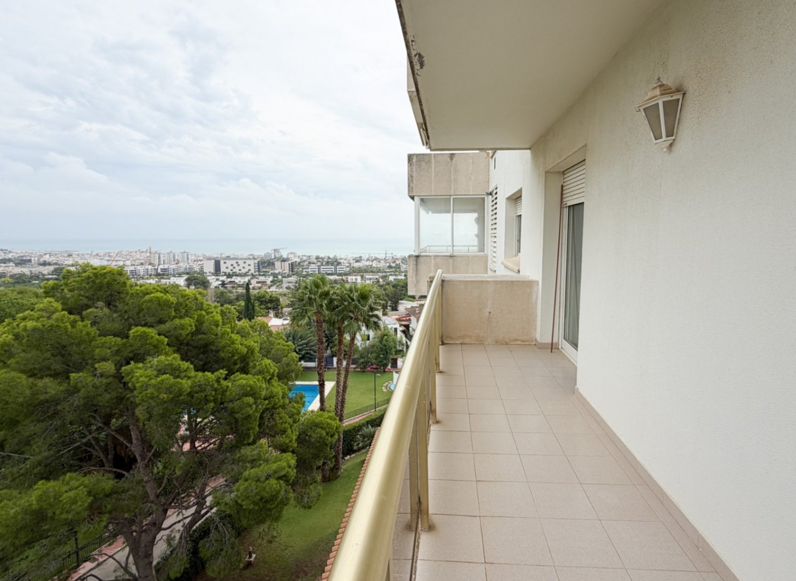 Beeindruckende Meerblickwohnung in Sitges – Temporäre VermietungGenießen Sie das Beste von Sitges in dieser geräumigen, voll eingerichteten 3-Zim