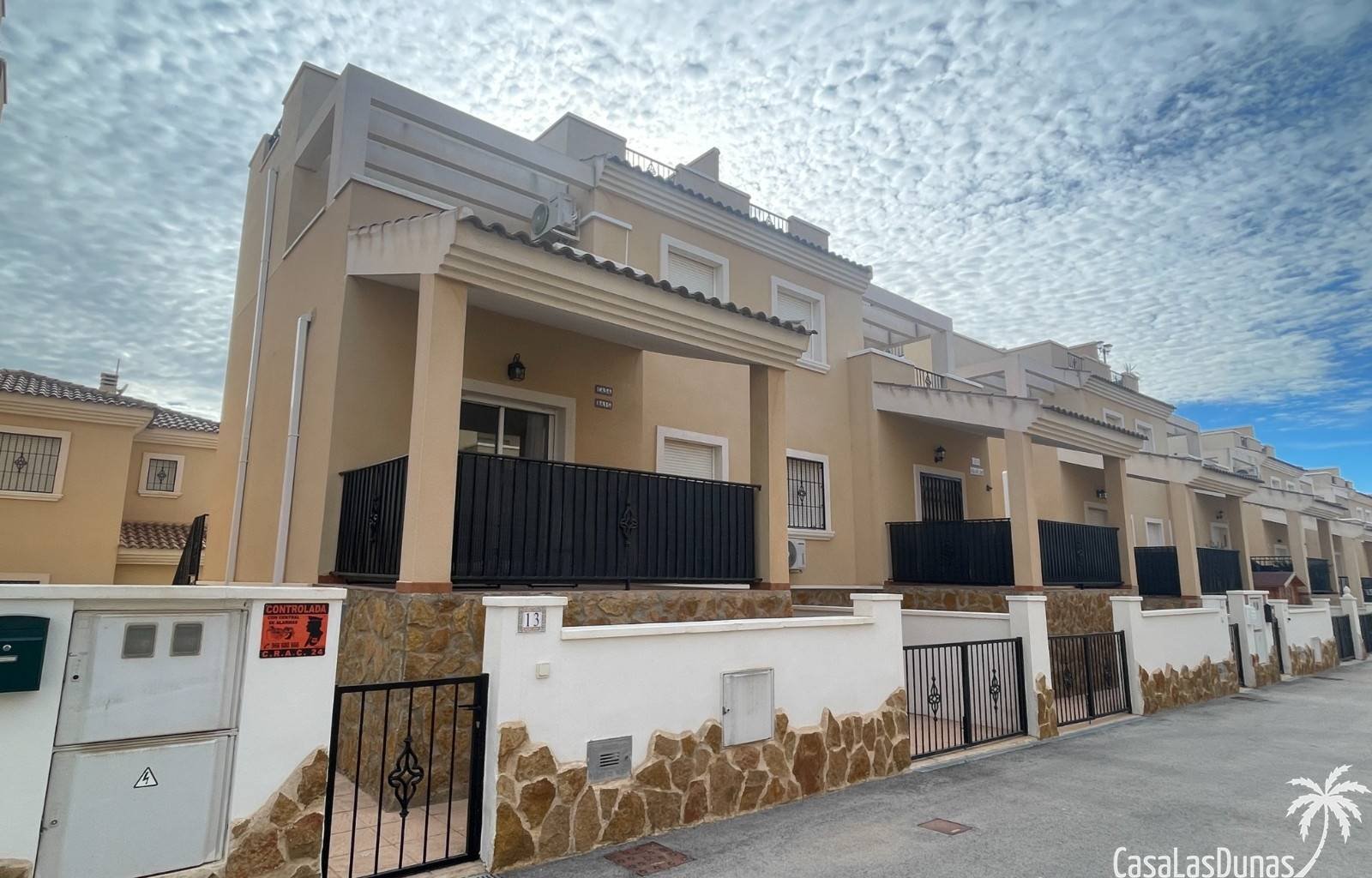  Suchen Sie ein Ferienhaus an der Costa Blanca, um nach einem erlebnisreichen Tag zu entspannen? Die Casa Baig in San Miguel de Salinas ist der perfek