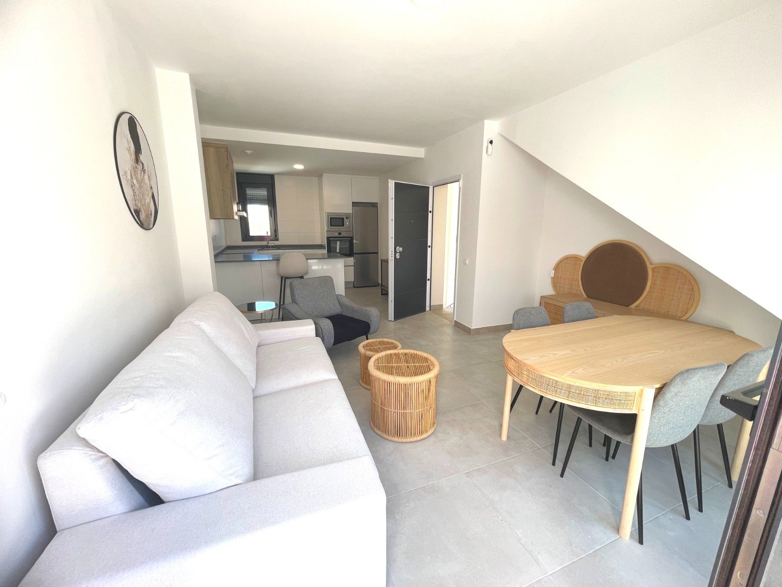This South Facing, Two Bedroom, Top Floor Corner Apartment in Villamartin is located within a 10 minute walk of a main chain supermarket, JYSK furni
