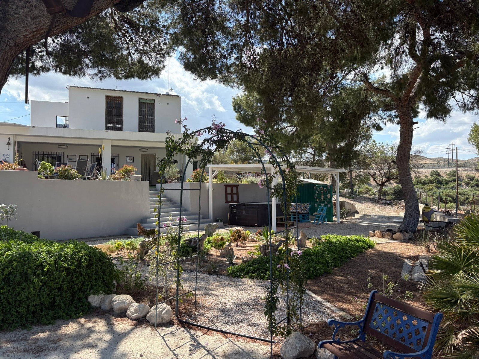   Renovated 4-Bedroom Country Villa Near Elche &amp; Aspe
Set in a countryside location on the outskirts of Elche, thi 