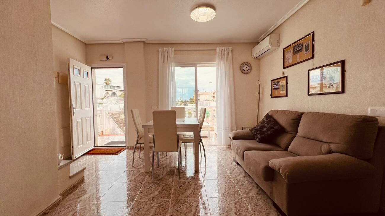 This beautifully renovated first-floor apartment is ideally situated in the sought-after area of Villamartin, offering a fantastic combination of mo