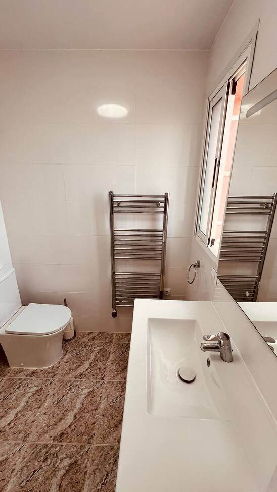 This beautifully renovated first-floor apartment is ideally situated in the sought-after area of Villamartin, offering a fantastic combination of mo