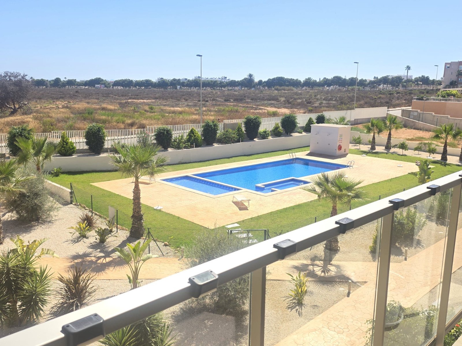 Elegantes mediterranes Wohnen in Villamartín Gardens, Orihuela Costa
Entdecken Sie modernes, mediterranes Wohnen in diesem wunderschön ausg