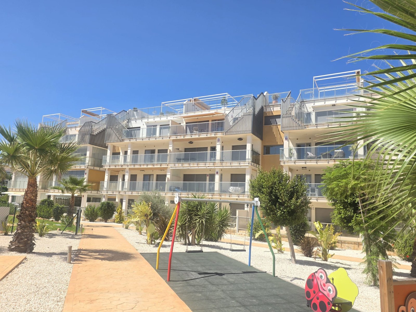 Elegantes mediterranes Wohnen in Villamartín Gardens, Orihuela Costa
Entdecken Sie modernes, mediterranes Wohnen in diesem wunderschön ausg