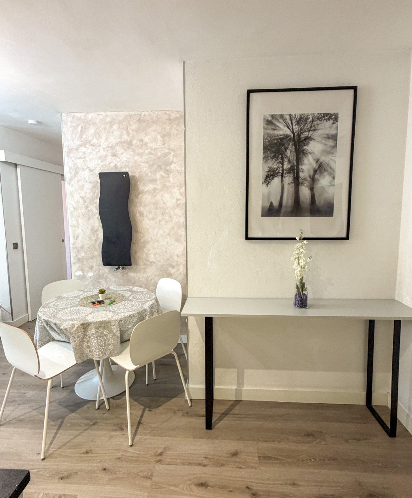 EINZIGARTIGE INVESTITIONSMÖGLICHKEIT IM STADTZENTRUM VON SITGES (OASIS-GEBIET) Immobilie mit Touristenlizenz, aufgeteilt in 2 unabhängige Apartmen