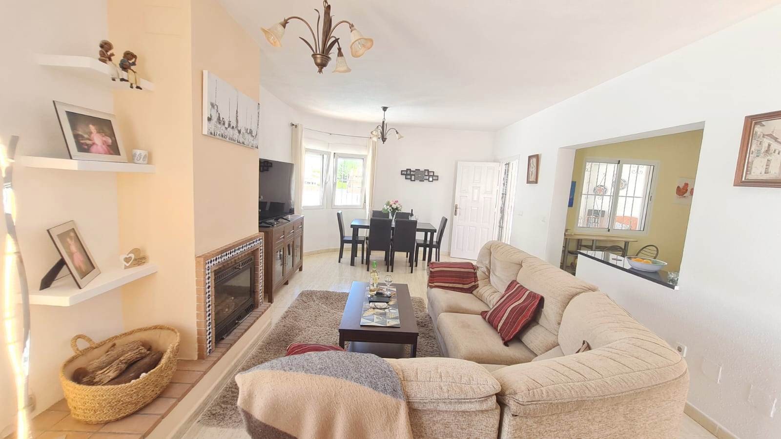 Nestled within the highly desirable residential area of La Florida, Orihuela Costa, this beautifully maintained detached villa offers the perfect co