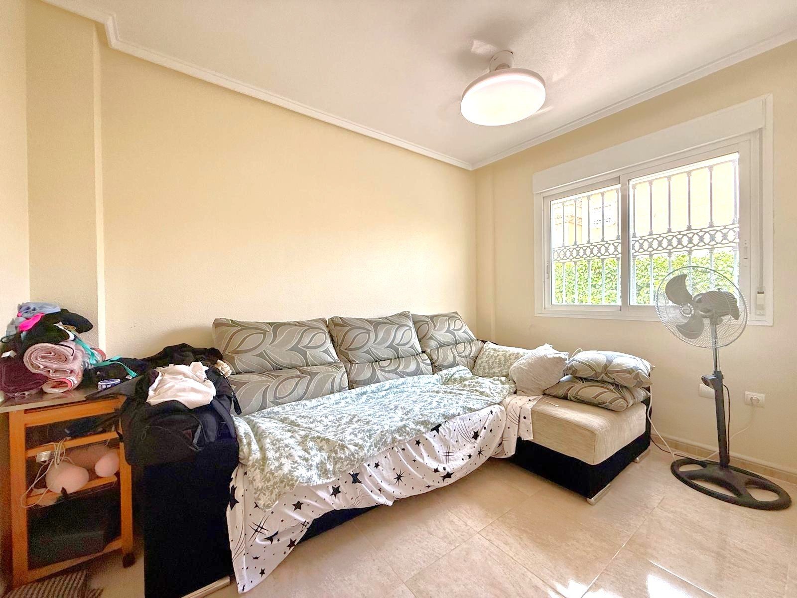 Well maintained and well distributed detached villa at 250m distance from the popular La Fuente Commercial centre
The 110m2 (approx..) pro