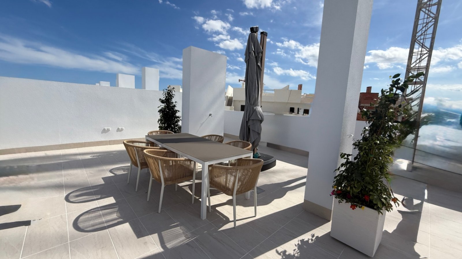 In der faszinierenden Stadt Torrevieja gelegen, verspricht dieses moderne Apartment der ideale Rückzugsort für diejenigen zu sein, die einen komforta