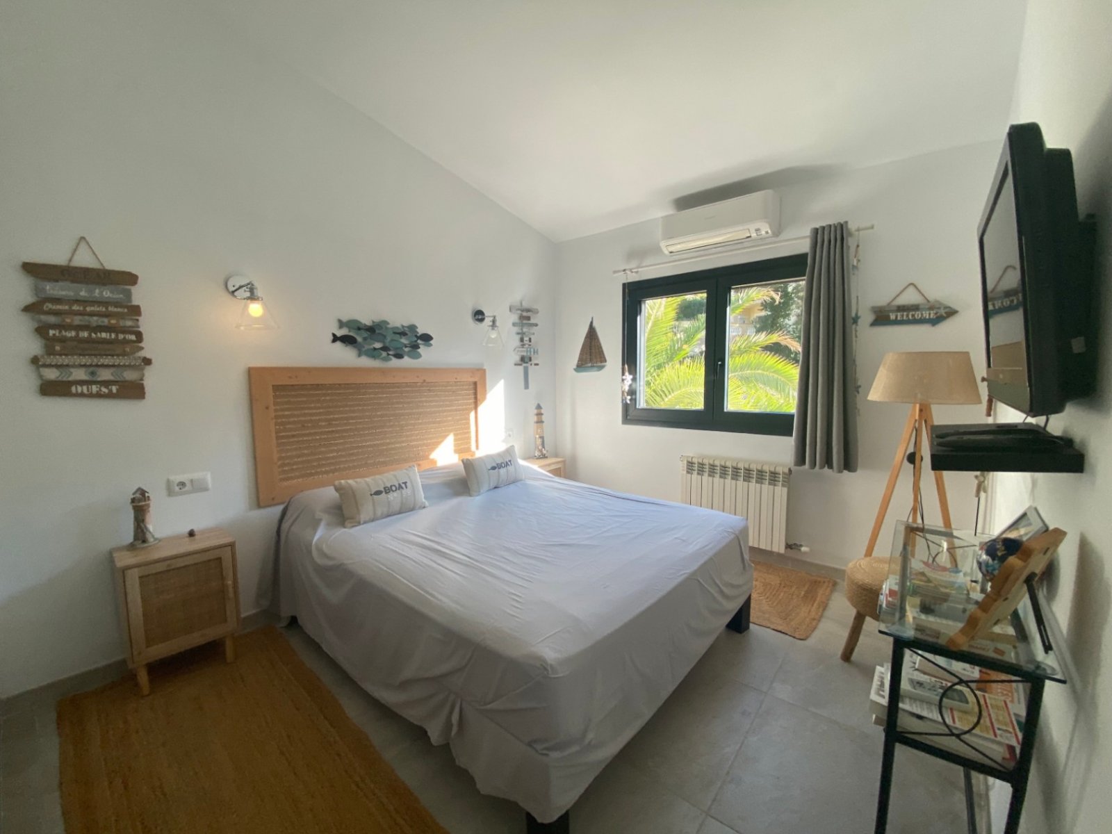  Diese charmante Villa, die 2022 vollständig renoviert wurde und über eine Lizenz für Ferienvermietungen verfügt, befindet sich auf einem großzügigen 