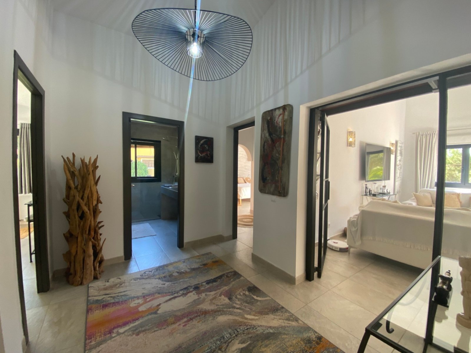  Diese charmante Villa, die 2022 vollständig renoviert wurde und über eine Lizenz für Ferienvermietungen verfügt, befindet sich auf einem großzügigen 