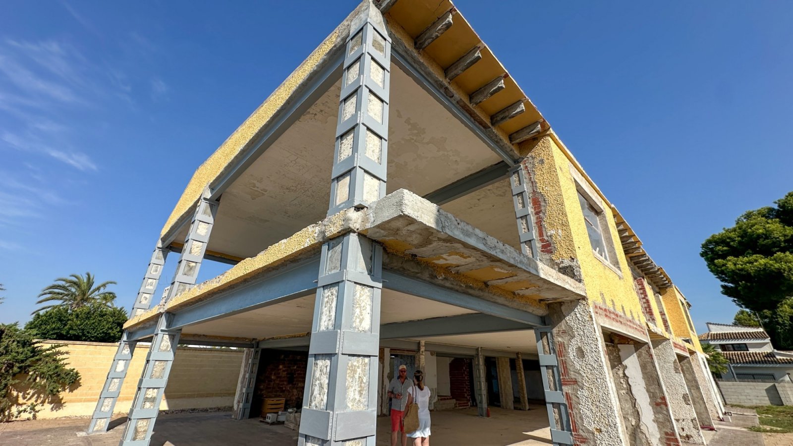 857Das letzte verfügbare Strandgrundstück in Cabo Roig steht zum Verkauf. Traumhafte Aussicht und Top-Lage!

Eine alte Vil
