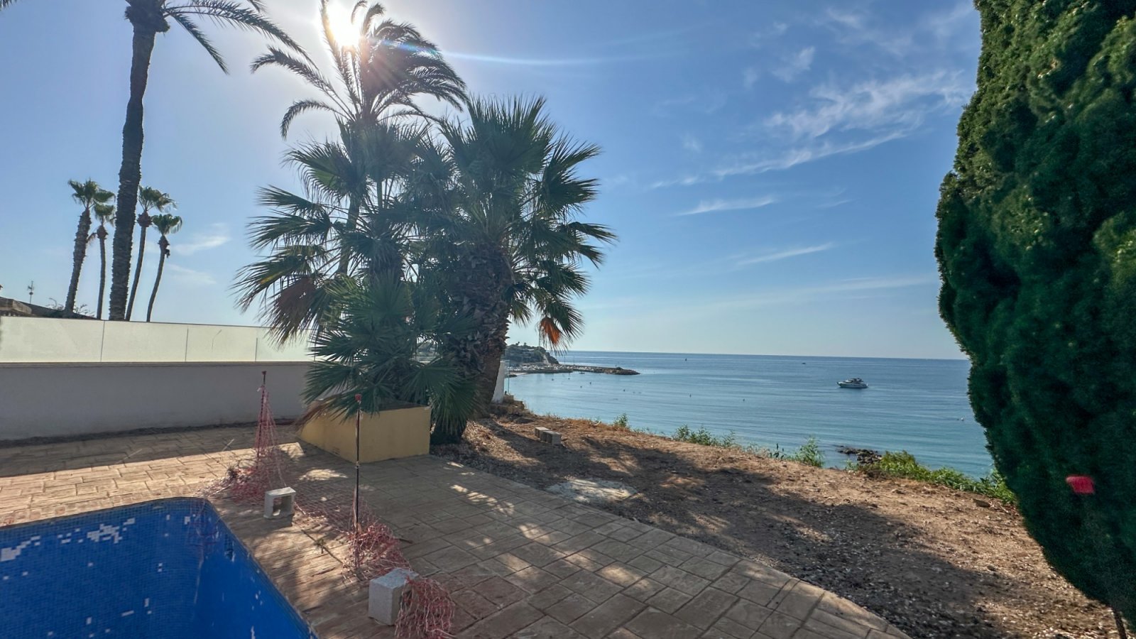857Das letzte verfügbare Strandgrundstück in Cabo Roig steht zum Verkauf. Traumhafte Aussicht und Top-Lage!

Eine alte Vil