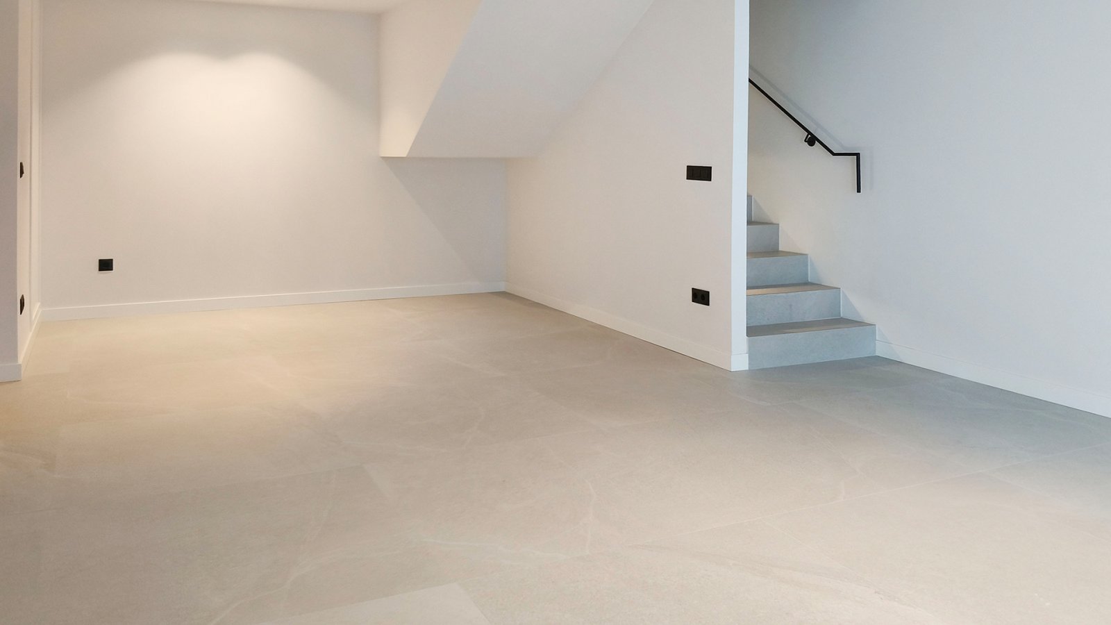In der prestigeträchtigen Gegend von Ciudad Quesada gelegen, bietet diese freistehende Immobilie eine exklusive Umgebung mit Meerblick. Entworfen für