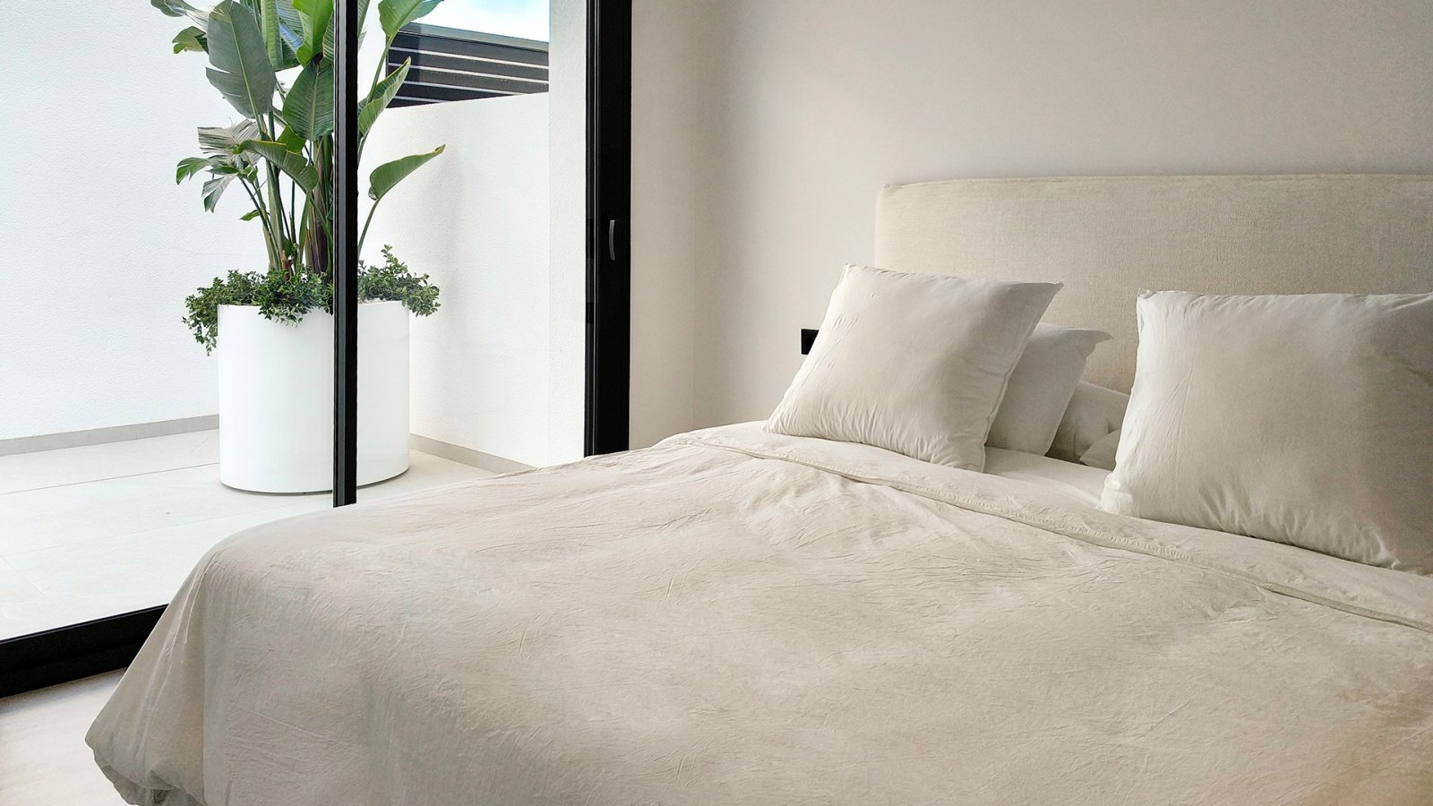 In der prestigeträchtigen Gegend von Ciudad Quesada gelegen, bietet diese freistehende Immobilie eine exklusive Umgebung mit Meerblick. Entworfen für