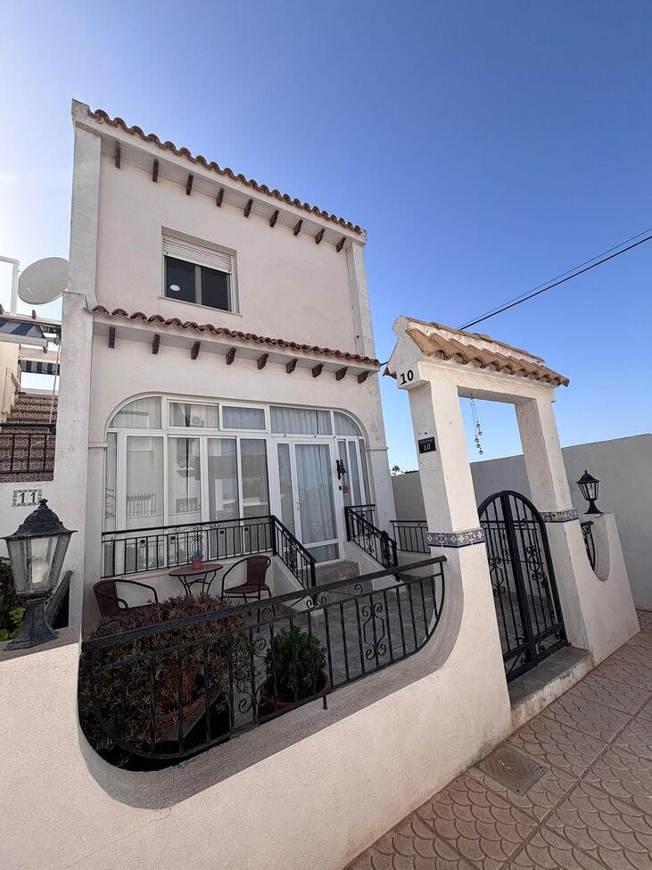 BEAUTIFULLY RENOVATED HOME WITH SUNNY PRIVATE GARDEN IN ORIHUELA COSTA
Property Overview
We are delighted to present this beauti