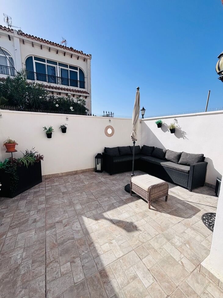 BEAUTIFULLY RENOVATED HOME WITH SUNNY PRIVATE GARDEN IN ORIHUELA COSTA
Property Overview
We are delighted to present this beauti