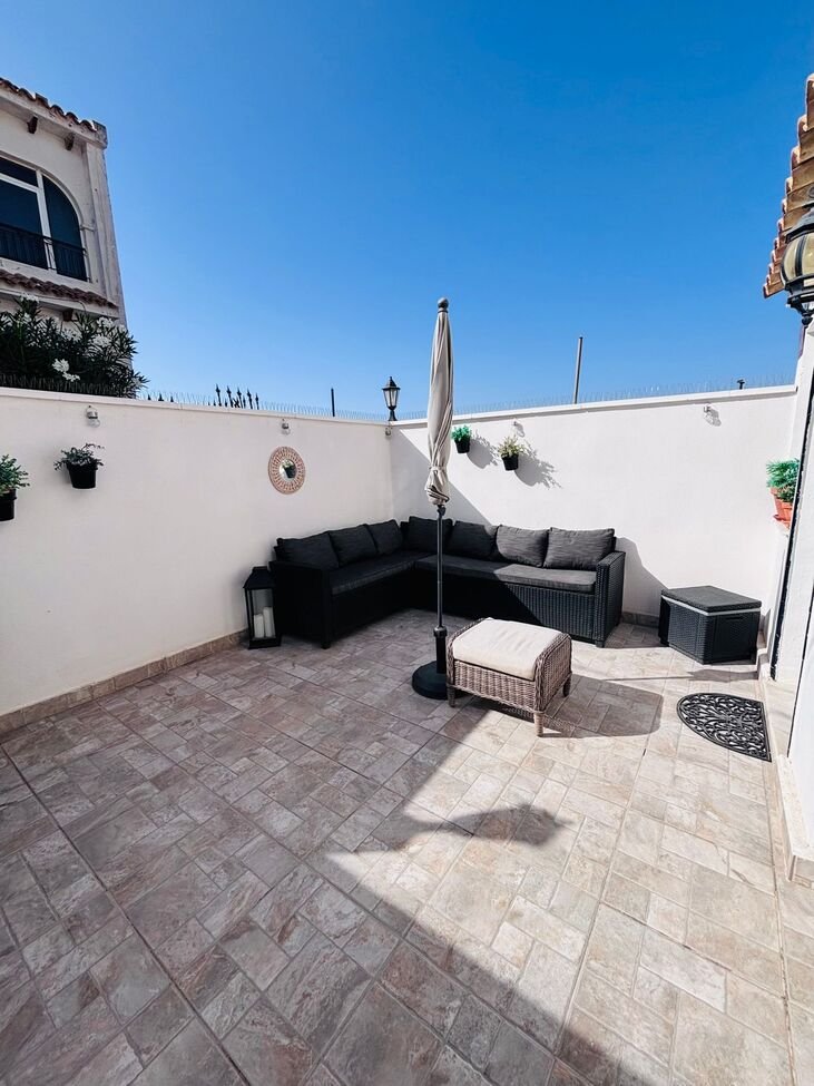 BEAUTIFULLY RENOVATED HOME WITH SUNNY PRIVATE GARDEN IN ORIHUELA COSTA
Property Overview
We are delighted to present this beauti