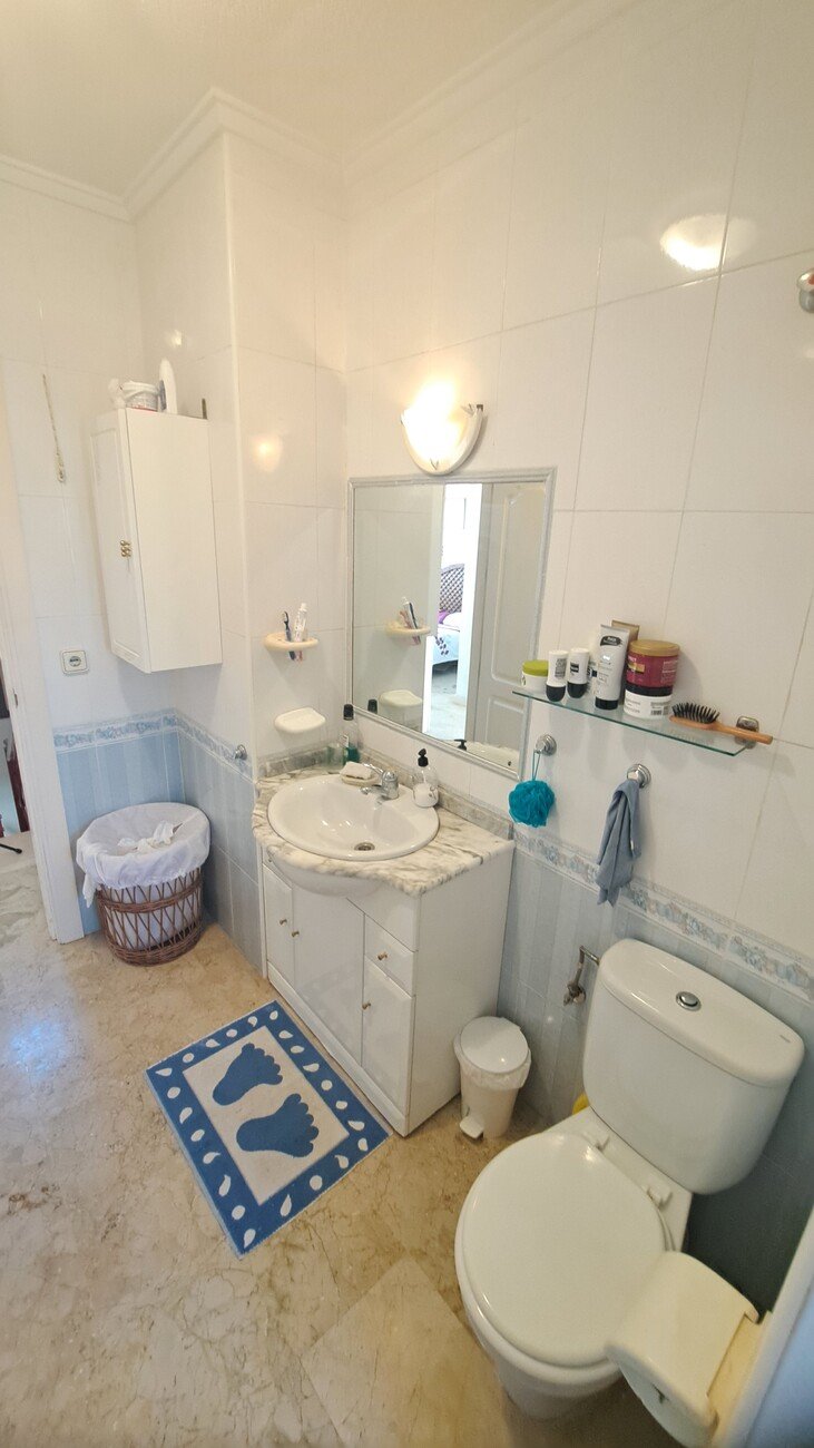 This well-proportioned townhouse offers excellent outdoor space, a practical layout, and a superb location. With a communal swimming pool and easy a