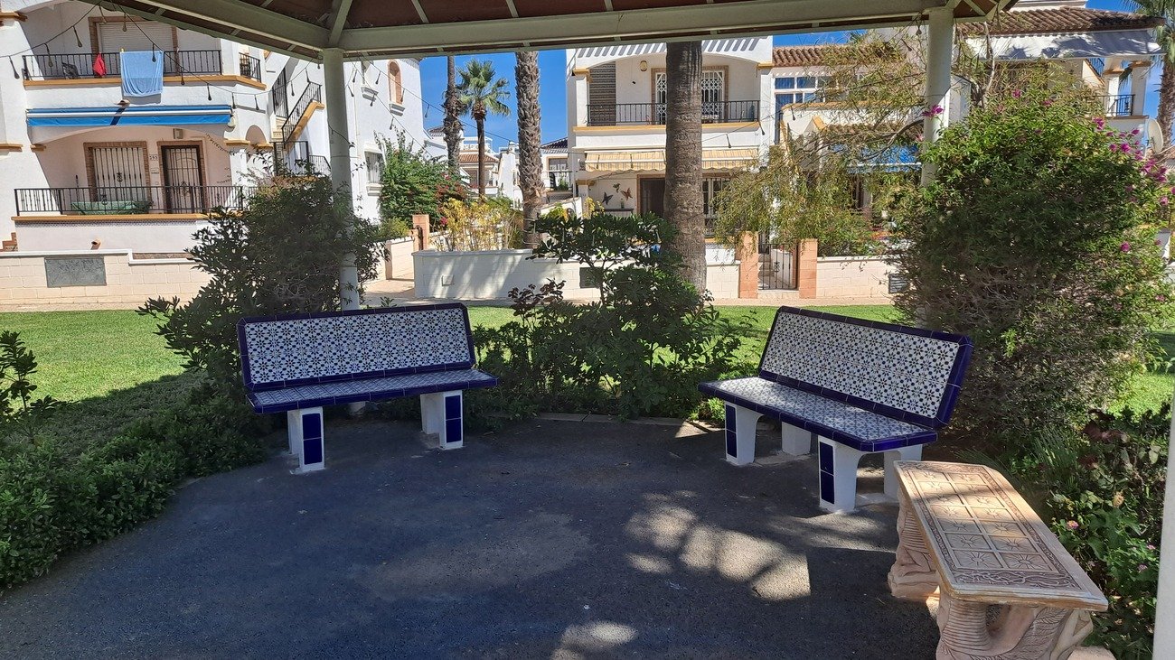 This well-proportioned townhouse offers excellent outdoor space, a practical layout, and a superb location. With a communal swimming pool and easy a