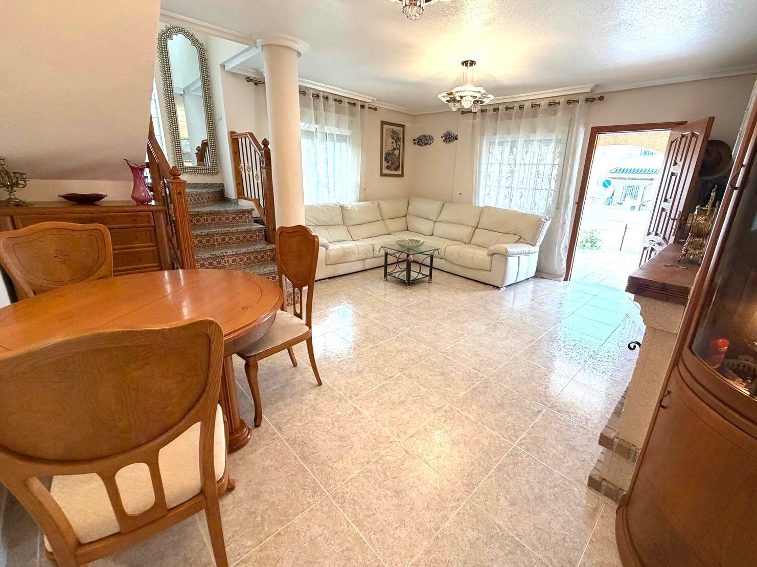 

Geräumige und geschmackvoll eingerichtete freistehende Villa in der Nähe von Villamartín, im Gemeindegebiet von San Migu