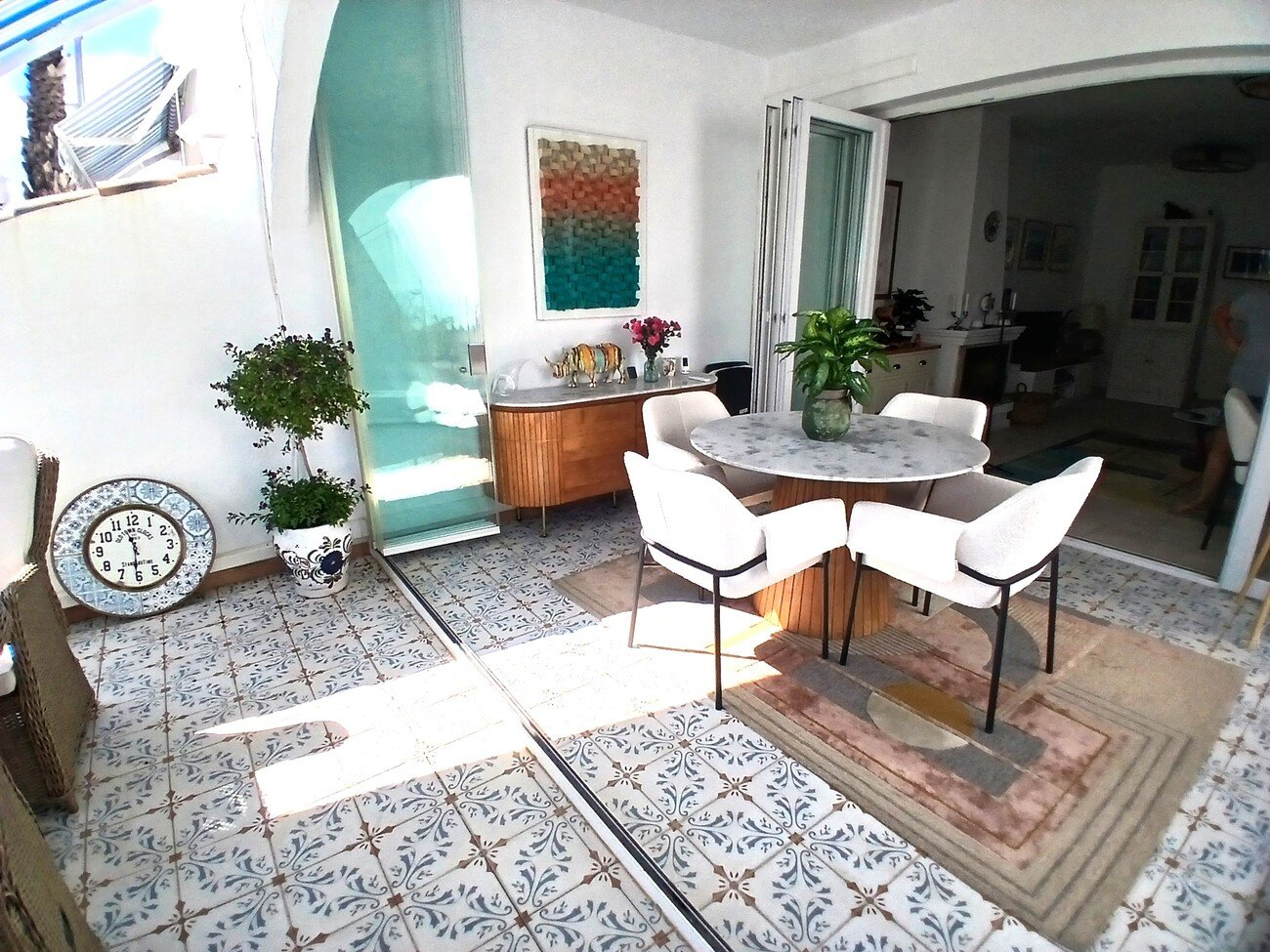 We are delighted to present this beautifully positioned and fully renovated 2-bedroom, 2-bathroom south-facing townhouse, situated within a well-mai
