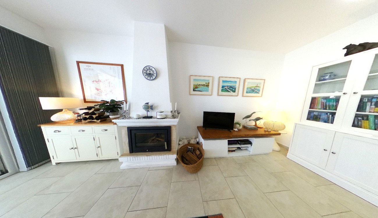 We are delighted to present this beautifully positioned and fully renovated 2-bedroom, 2-bathroom south-facing townhouse, situated within a well-mai
