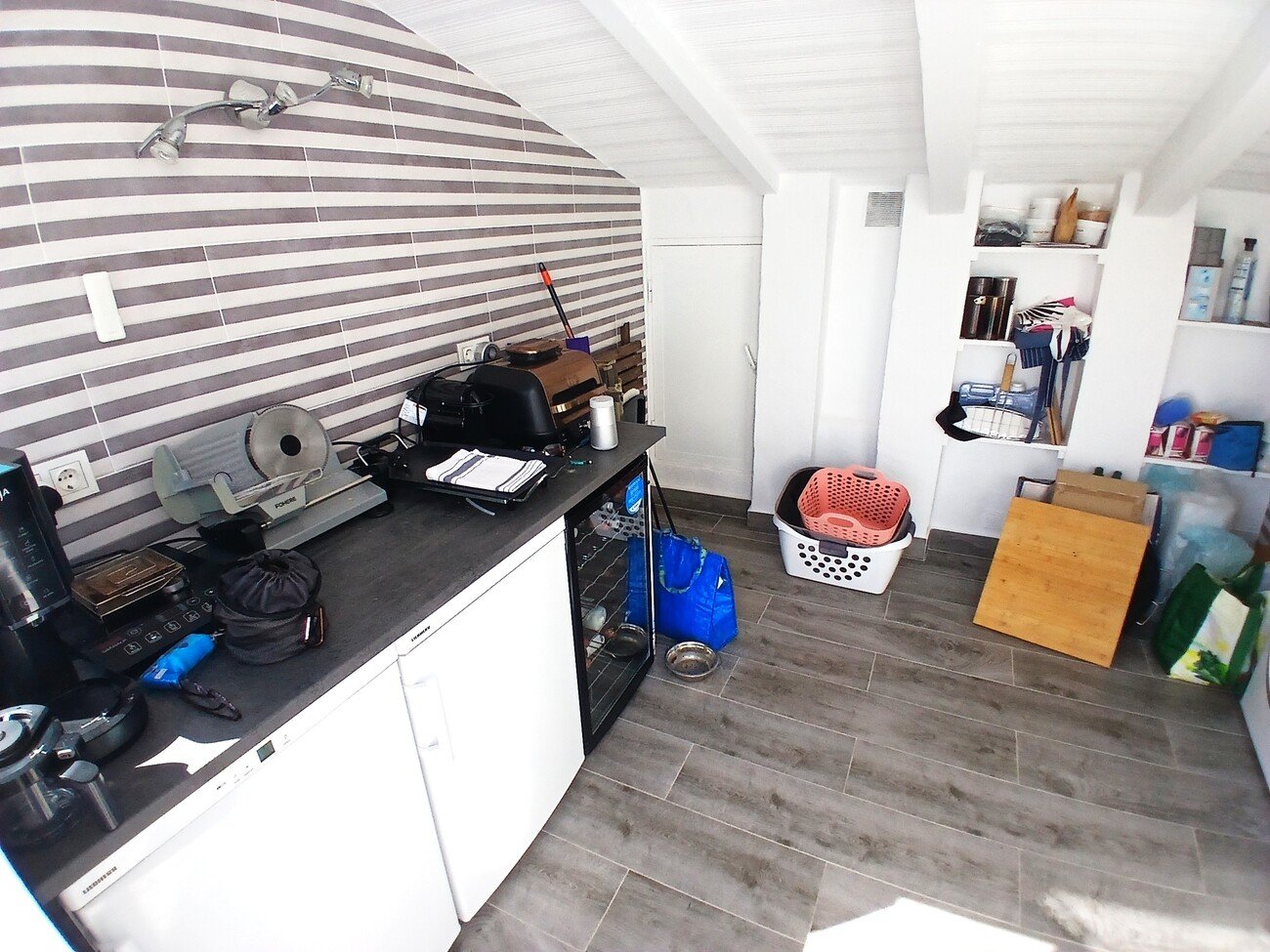 We are delighted to present this beautifully positioned and fully renovated 2-bedroom, 2-bathroom south-facing townhouse, situated within a well-mai